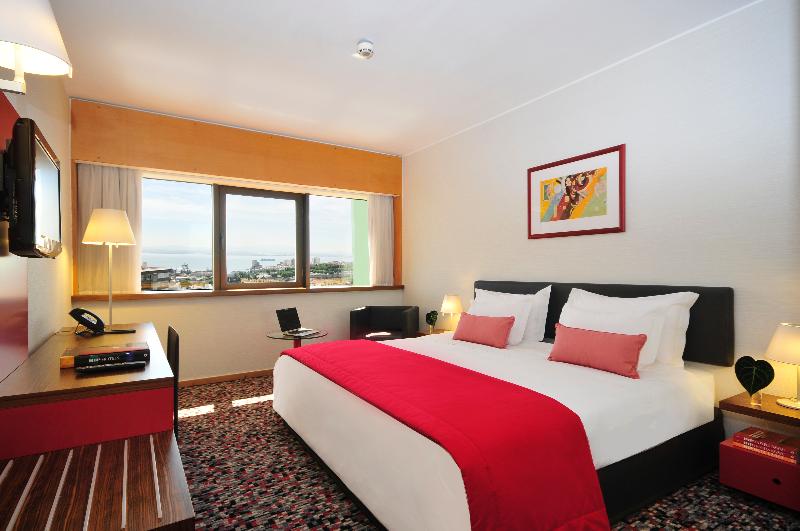 Ramada by Wyndham Lisbon - Oda
