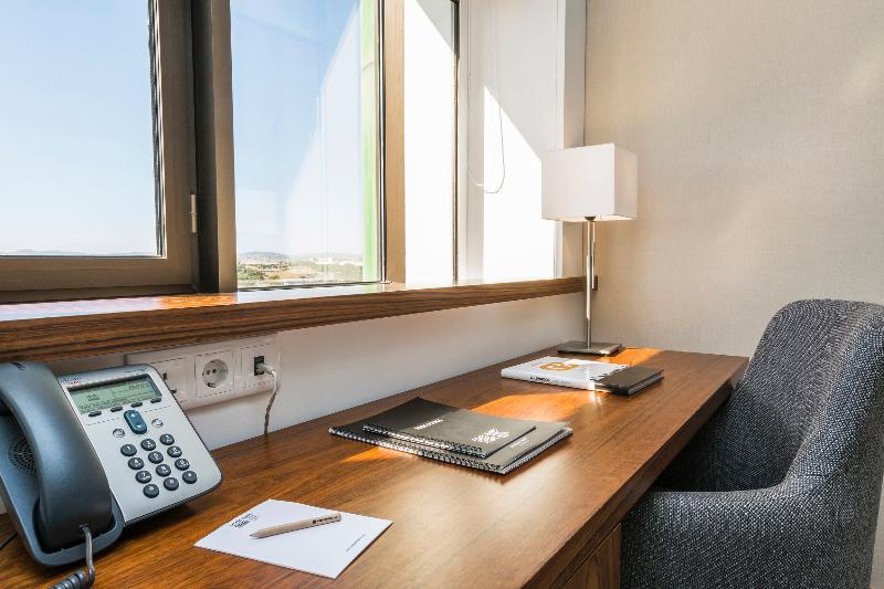Ramada by Wyndham Lisbon - Oda