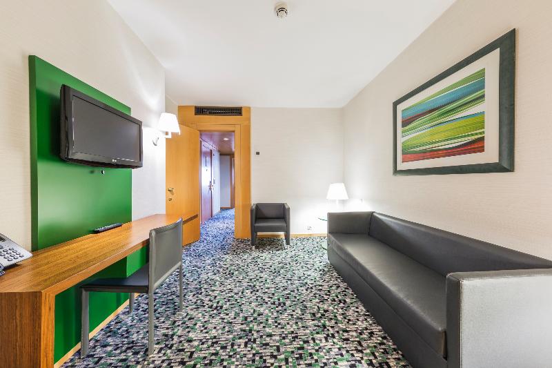 Ramada by Wyndham Lisbon - Oda