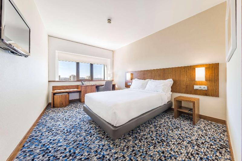 Ramada by Wyndham Lisbon - Oda