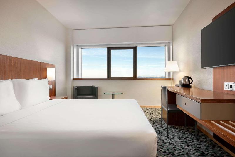 Ramada by Wyndham Lisbon - Oda