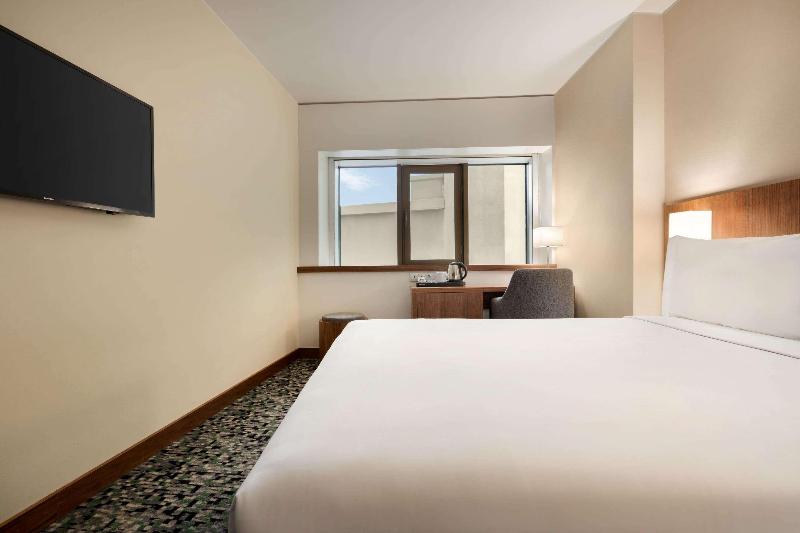Ramada by Wyndham Lisbon - Oda