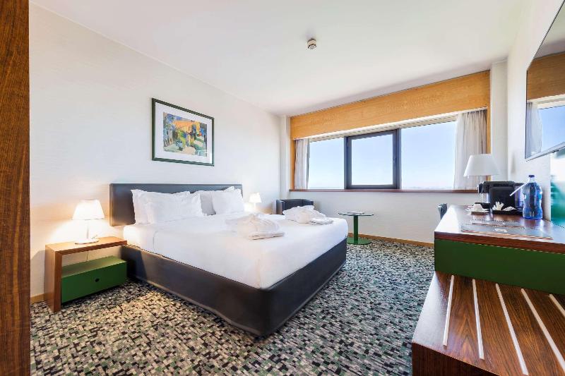 Ramada by Wyndham Lisbon - Oda