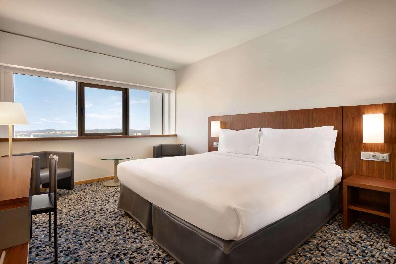 Ramada by Wyndham Lisbon - Oda