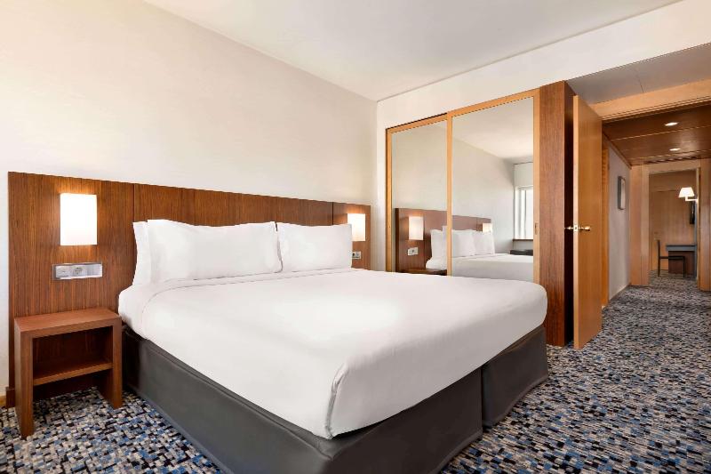 Ramada by Wyndham Lisbon - Oda