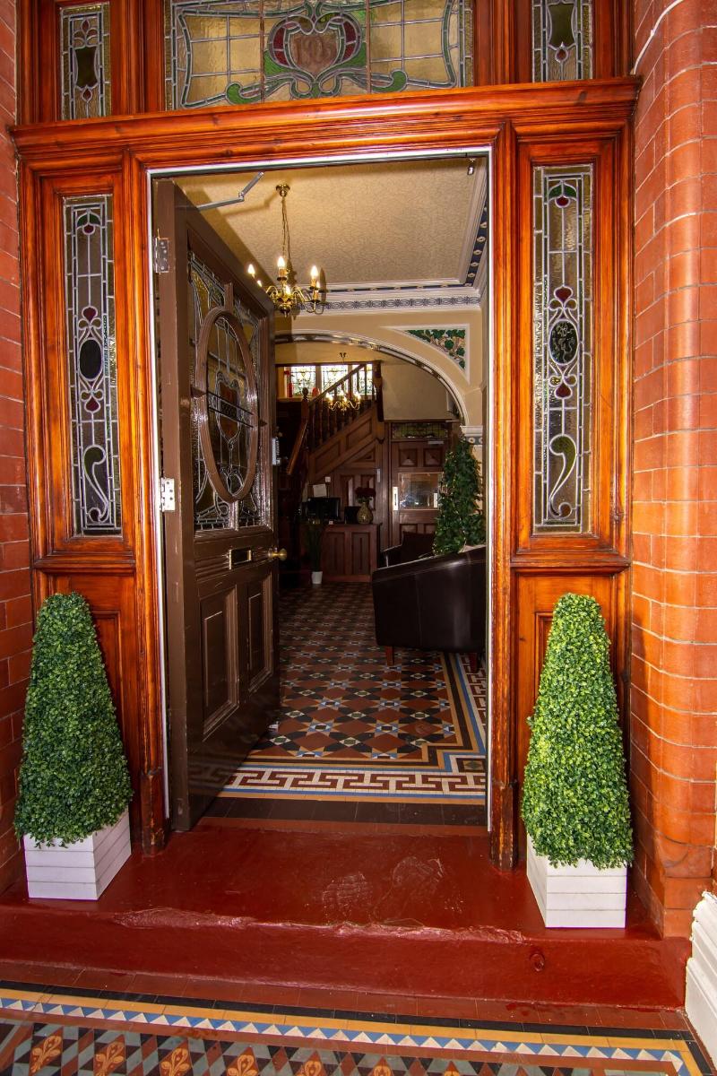 Trivelles Park Hotel - Genel