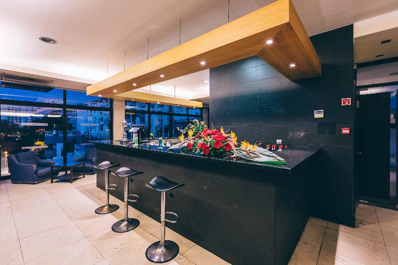 Muthu Raga Madeira Hotel - Bar