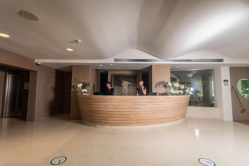 Alasia Hotel - Lobi