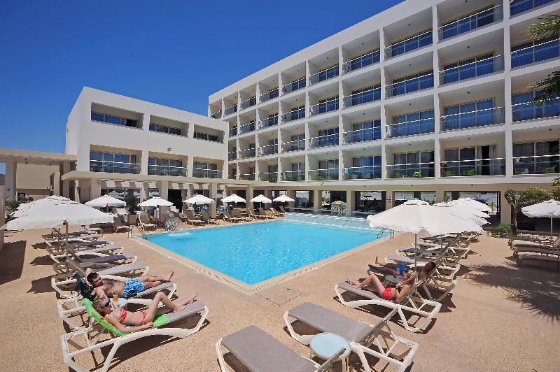 Nelia Gardens - Havuz