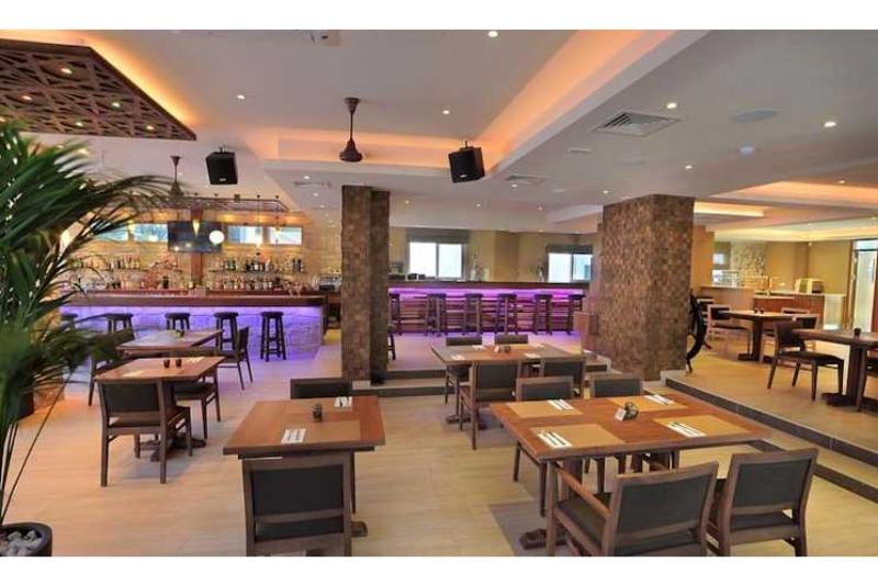 Nelia Gardens - Restoran