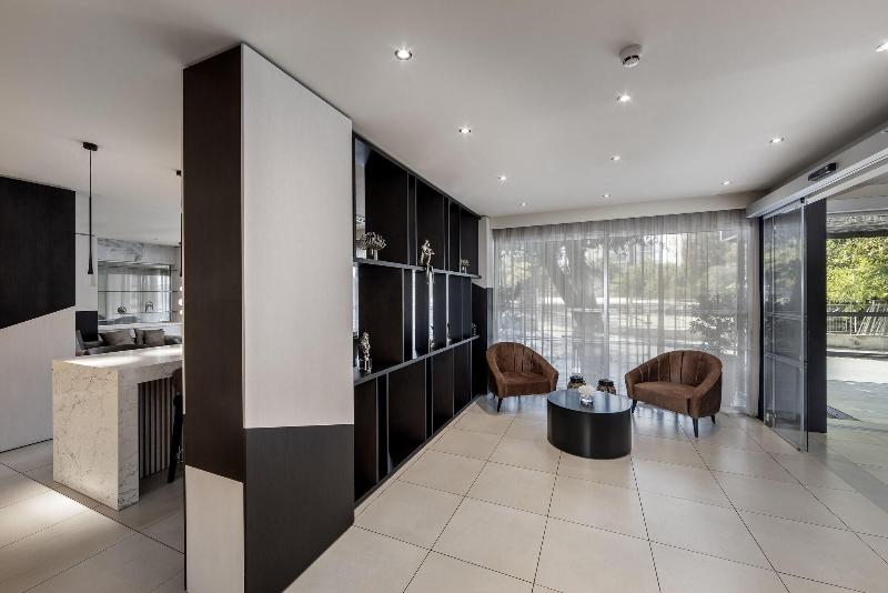 Almond Business Suites - Lobi