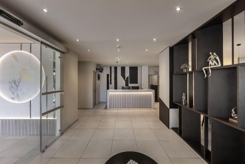 Almond Business Suites - Lobi