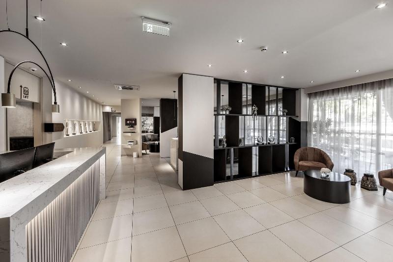 Almond Business Suites - Lobi