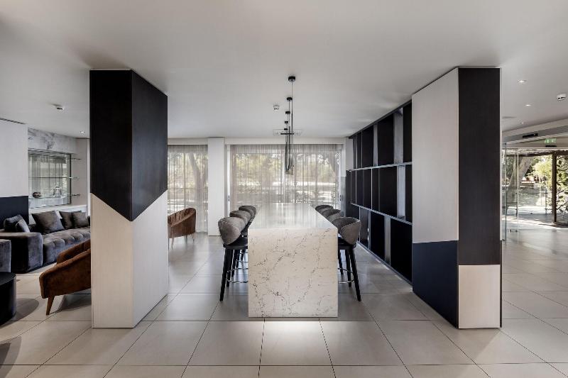 Almond Business Suites - Toplantı