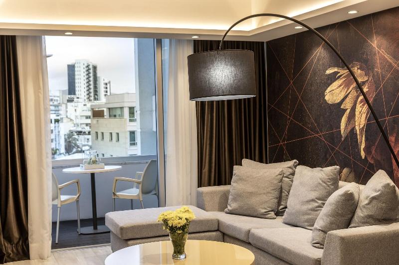 Almond Business Suites - Oda