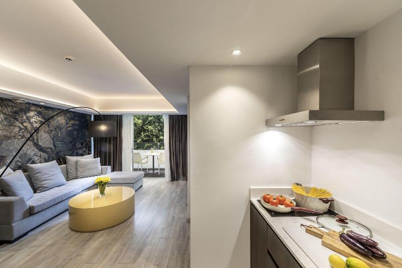 Almond Business Suites - Oda
