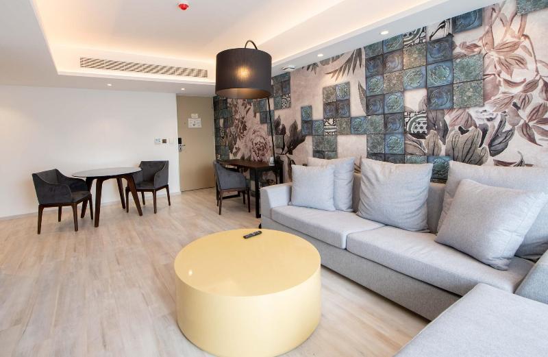 Almond Business Suites - Oda