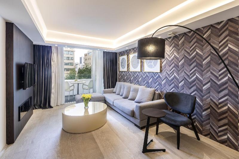 Almond Business Suites - Oda