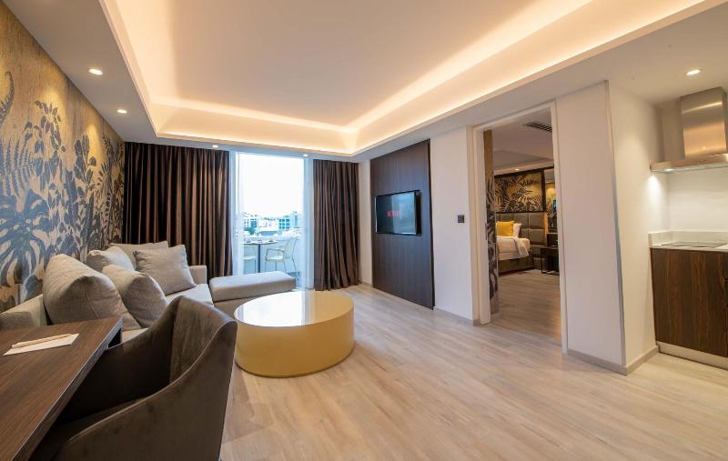 Almond Business Suites - Oda