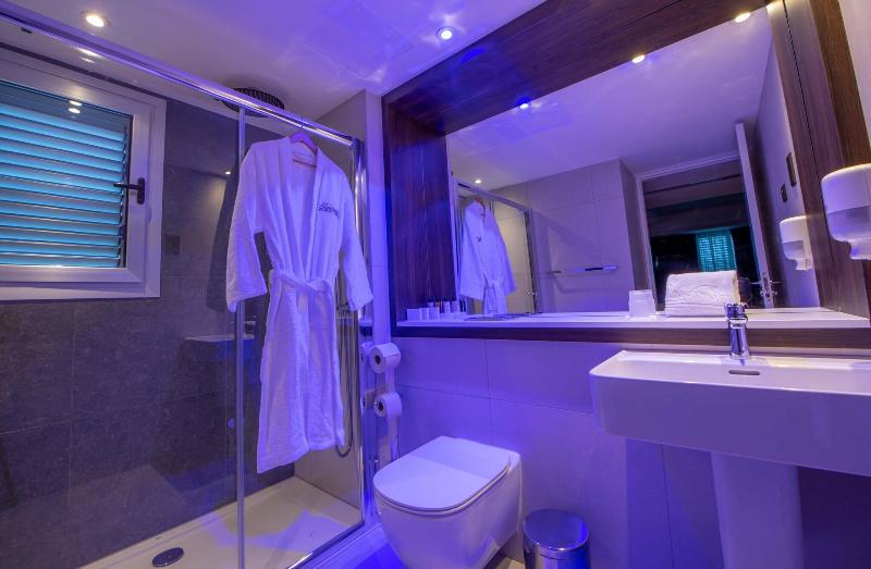 Almond Business Suites - Oda