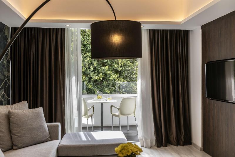 Almond Business Suites - Oda