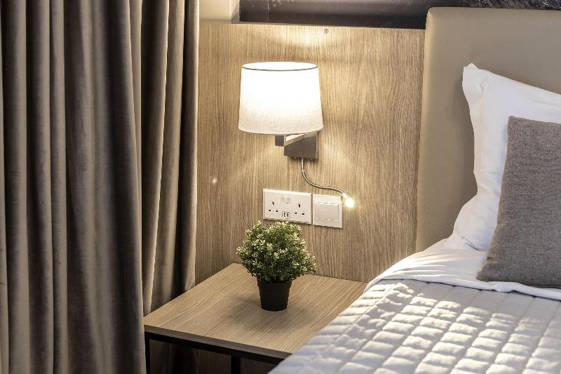Almond Business Suites - Oda