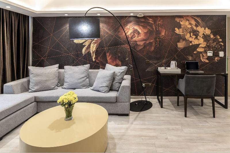 Almond Business Suites - Oda