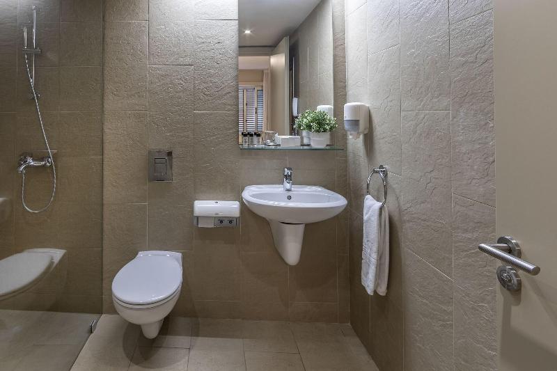 Almond Business Suites - Oda