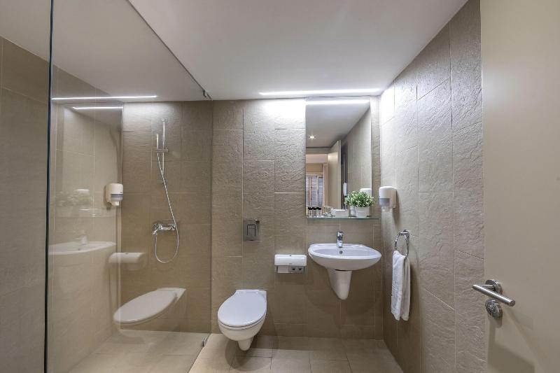 Almond Business Suites - Oda
