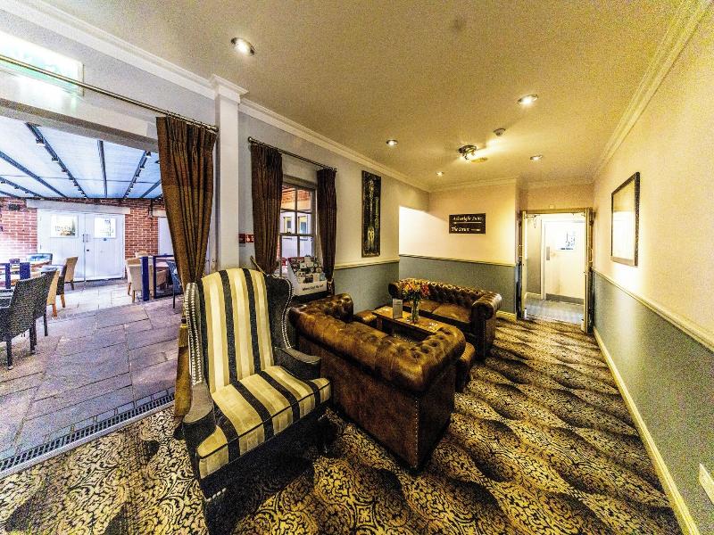 The Lion Hotel - Lobi
