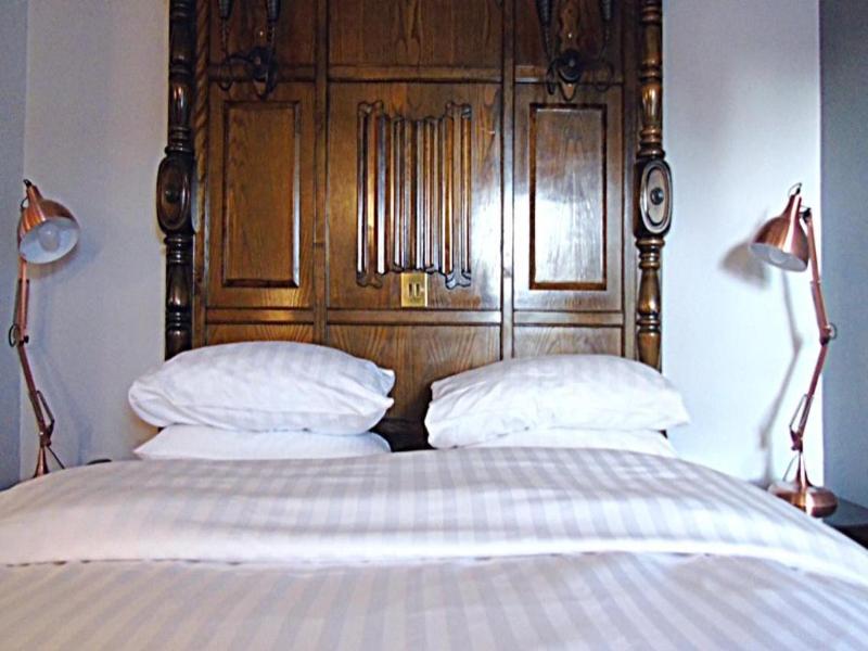 The Lion Hotel - Genel