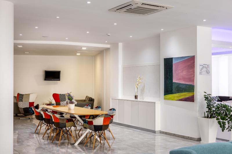 Papantonia Hotel Apts - Lobi