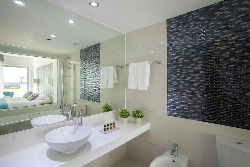 King Evelthon Beach Hotel & Resort - Oda