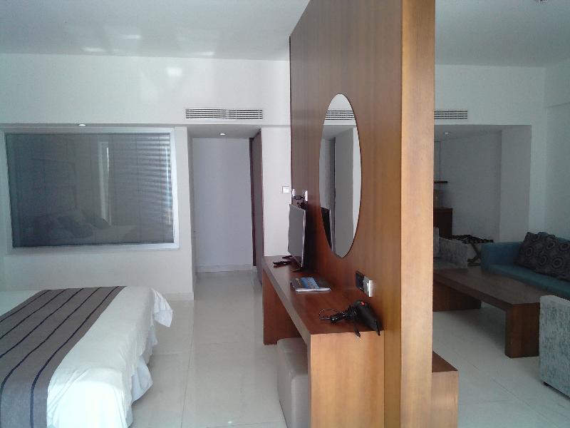 King Evelthon Beach Hotel & Resort - Oda