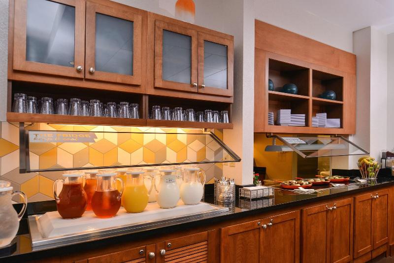 Hyatt Place Garden City - Restoran