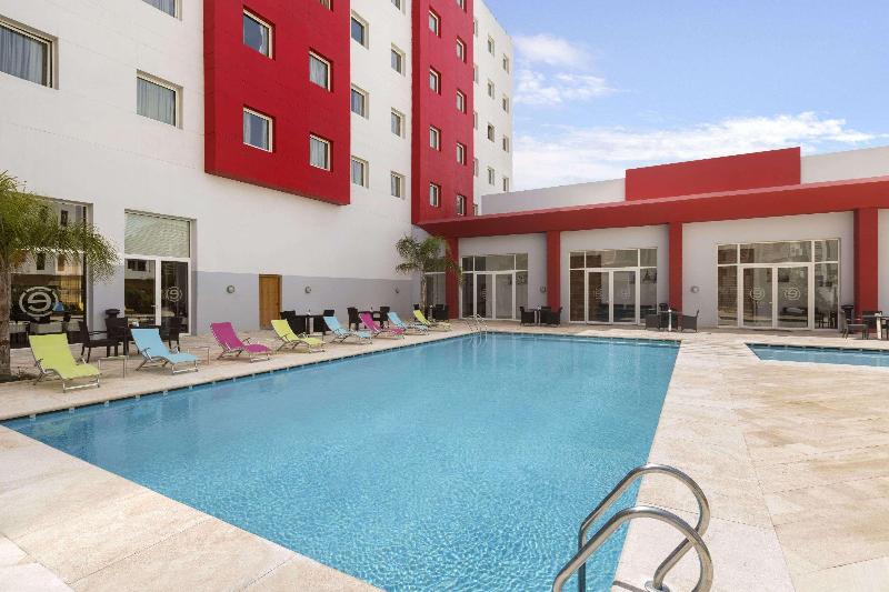 Ramada Encore Tangier - Havuz