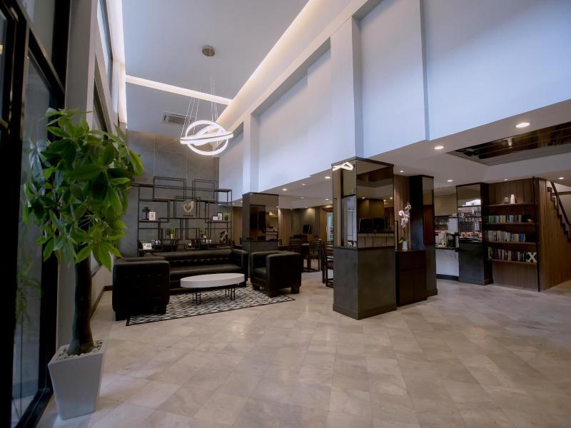 Maxim's Inn - Lobi