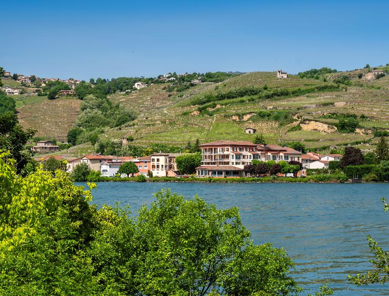 Le Beau Rivage - Genel