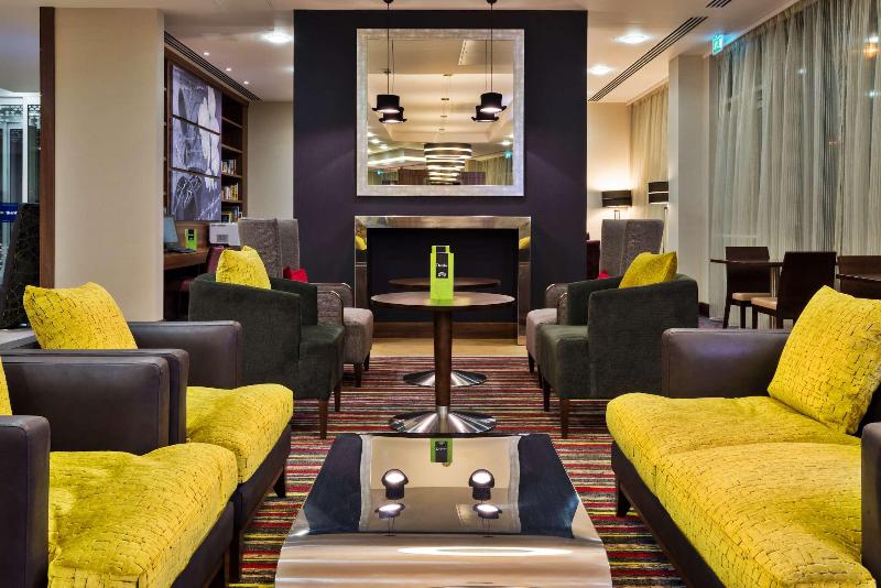 Hampton by Hilton London Luton Airport - Lobi