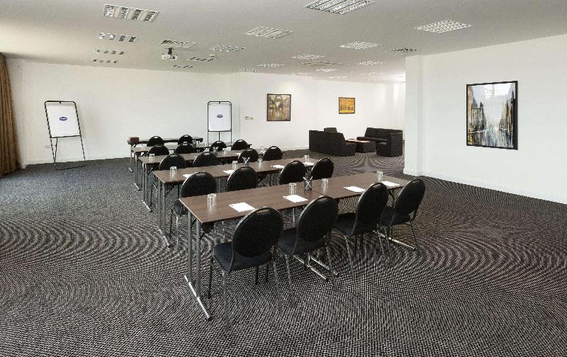 Hampton by Hilton London Luton Airport - Toplantı