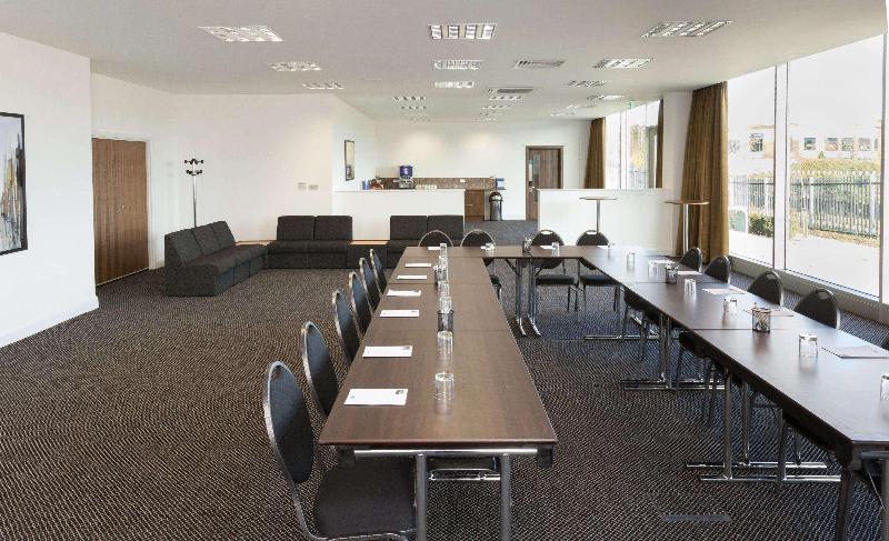 Hampton by Hilton London Luton Airport - Toplantı