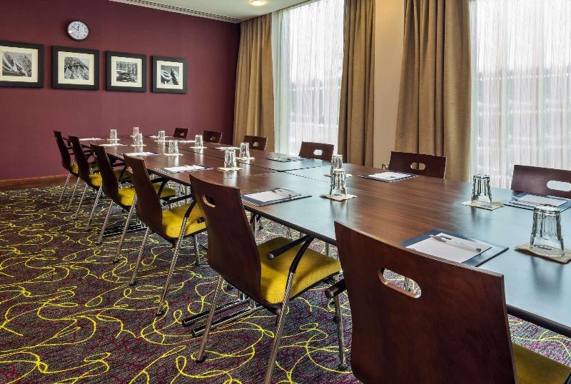 Hampton by Hilton London Luton Airport - Toplantı