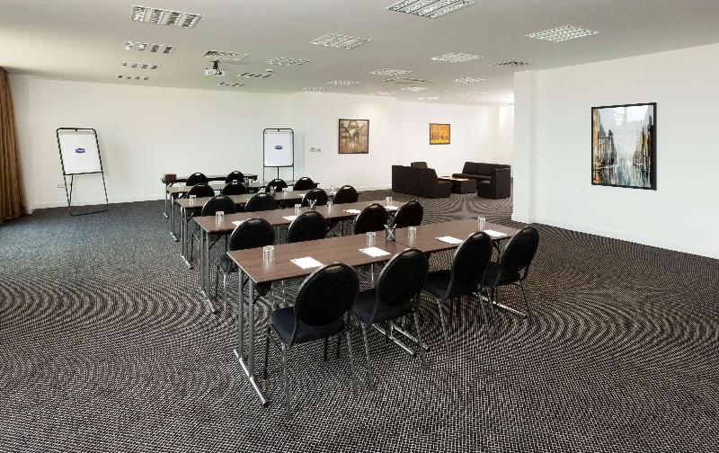 Hampton by Hilton London Luton Airport - Genel