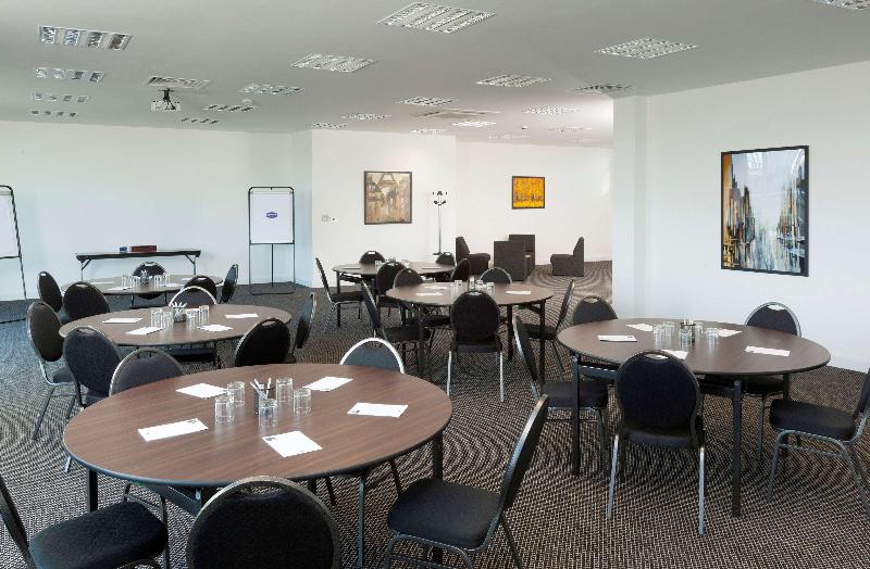 Hampton by Hilton London Luton Airport - Genel