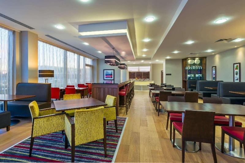 Hampton by Hilton London Luton Airport - Restoran