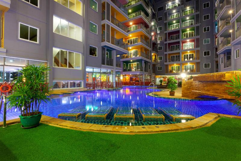 Elite Suites Patong - Havuz
