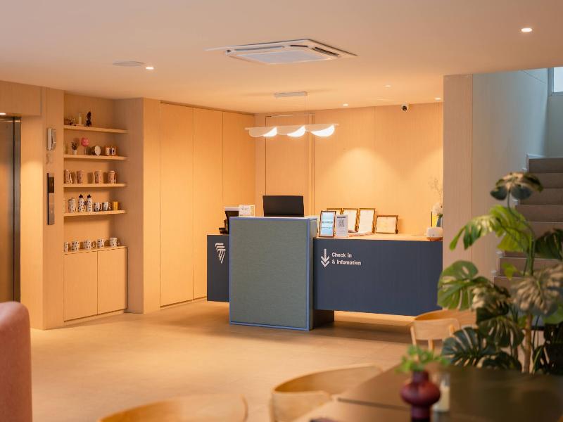 777 Hometel - Lobi