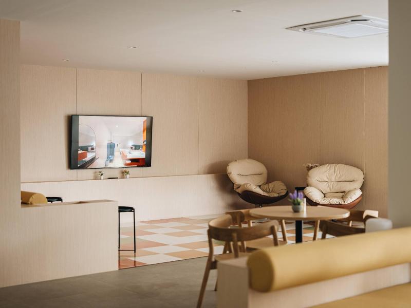 777 Hometel - Lobi