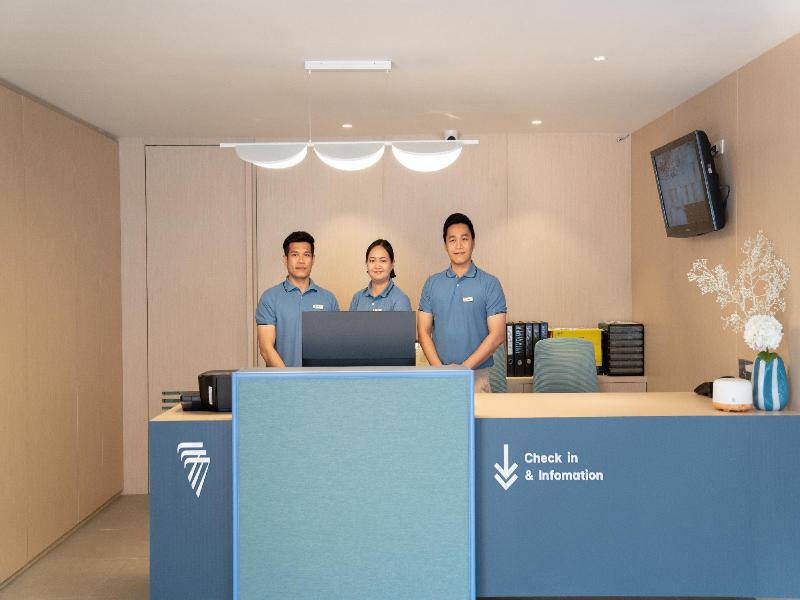 777 Hometel - Lobi
