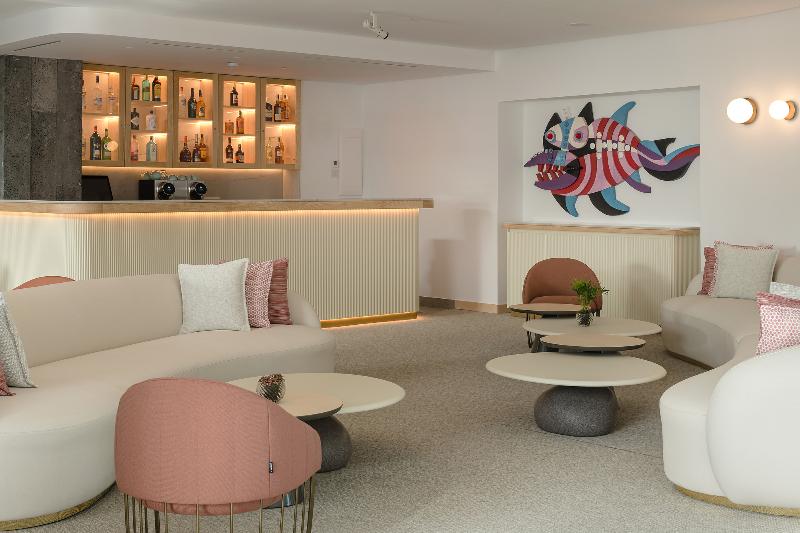 Plus Fariones Suite Hotel - Lobi
